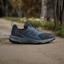 Мужская обувь adidas Terrex Tracefinder 2 Climaproof JR7769 - черно-синие