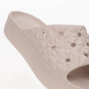 Классические сланцы Crocs Classic Platform Geometric 209564-6UR - бежевые