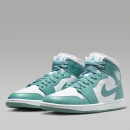 Дамская обувь Nike Air Jordan 1 Mid BQ6472-138 - бело-зеленые