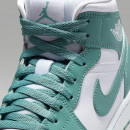 Дамская обувь Nike Air Jordan 1 Mid BQ6472-138 - бело-зеленые