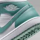 Дамская обувь Nike Air Jordan 1 Mid BQ6472-138 - бело-зеленые