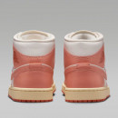 Женские кроссовки Nike Air Jordan 1 Mid BQ6472-180 - бело-оранжевые