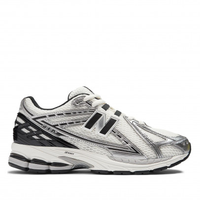 Кроссовки New Balance M1906RER - серебряные