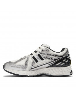 Кроссовки New Balance M1906RER - серебряные