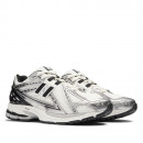 Кроссовки New Balance M1906RER - серебряные