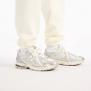 Мужские брюки New Balance Reimagined Graphic MB62S1NTAGA - бежевые