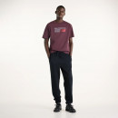 Мужская футболка New Balance Athletics Premium Relaxed Chest Logo MT51900YLR - бордовая