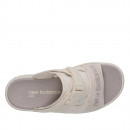 Клапки New Balance SWA330F3 - бежевые