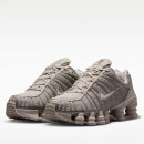 Женские кроссовки Nike Shox TL AR3566-204 - бежевые