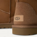 Женская обувь UGG W Classic Short II 1016223-CHE - коричневые
